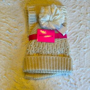 Betsey Johnson Winter Giftset. Beanie and Snood. Cream and pearls. New.